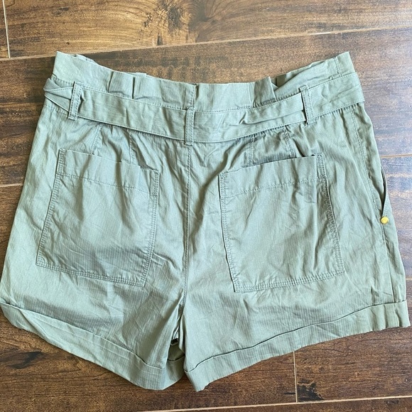 Loft Green Army Olive Green Belted Paperbag Shorts Neutral Normcore Size 6 - Picture 5 of 8